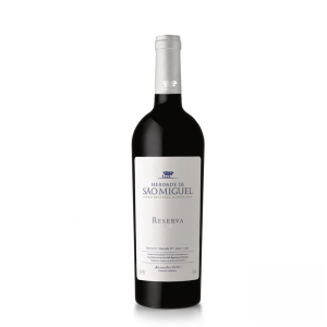 Herdade S. Miguel Reserva, Vinho tinto encorpado com notas de frutas maduras e especiarias, perfeito para pratos sofisticados.
