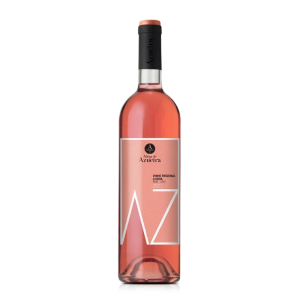 AZ Rosé, vinho rosé fresco e frutado com notas de frutos vermelhos, ideal para refeições leves, aperitivos e momentos descontraídos.