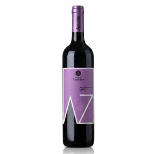 AZ Tinto, vinho tinto suave e frutado com notas de frutas vermelhas maduras, ideal para refeições simples e momentos descontraídos.