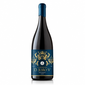 O Magnânimo D. João V Reserva, vinho tinto premium com notas de frutas maduras, especiarias e toque elegante de carvalho.