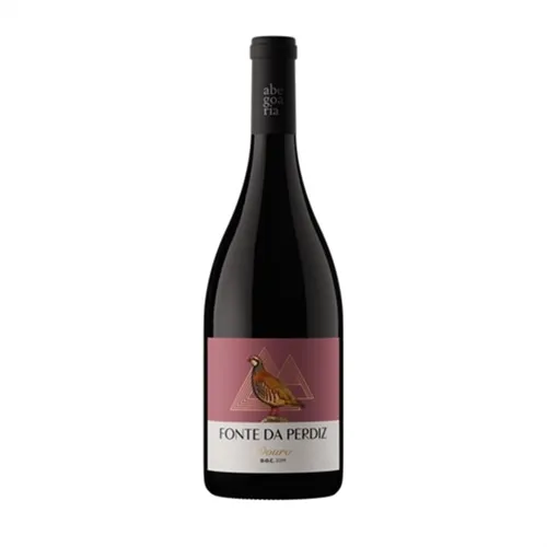 Fonte da Perdiz, Vinho encorpado com notas frutadas e sabor refinado, perfeito para acompanhamentos de pratos típicos.