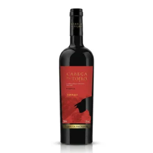 Garrafa de Vinho Cabeça de Toiro Touriga Nacional em fundo branco
