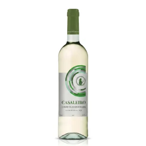 Garrafa de Vinho Casaleiro Colheita Selecionada Branco em fundo neutro