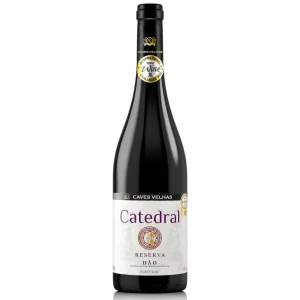 Garrafa de Vinho Catedral Dão Reserva Tinto em fundo branco